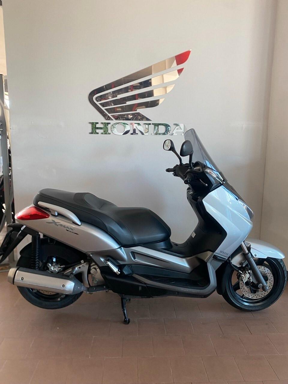 Yamaha X-Max 250