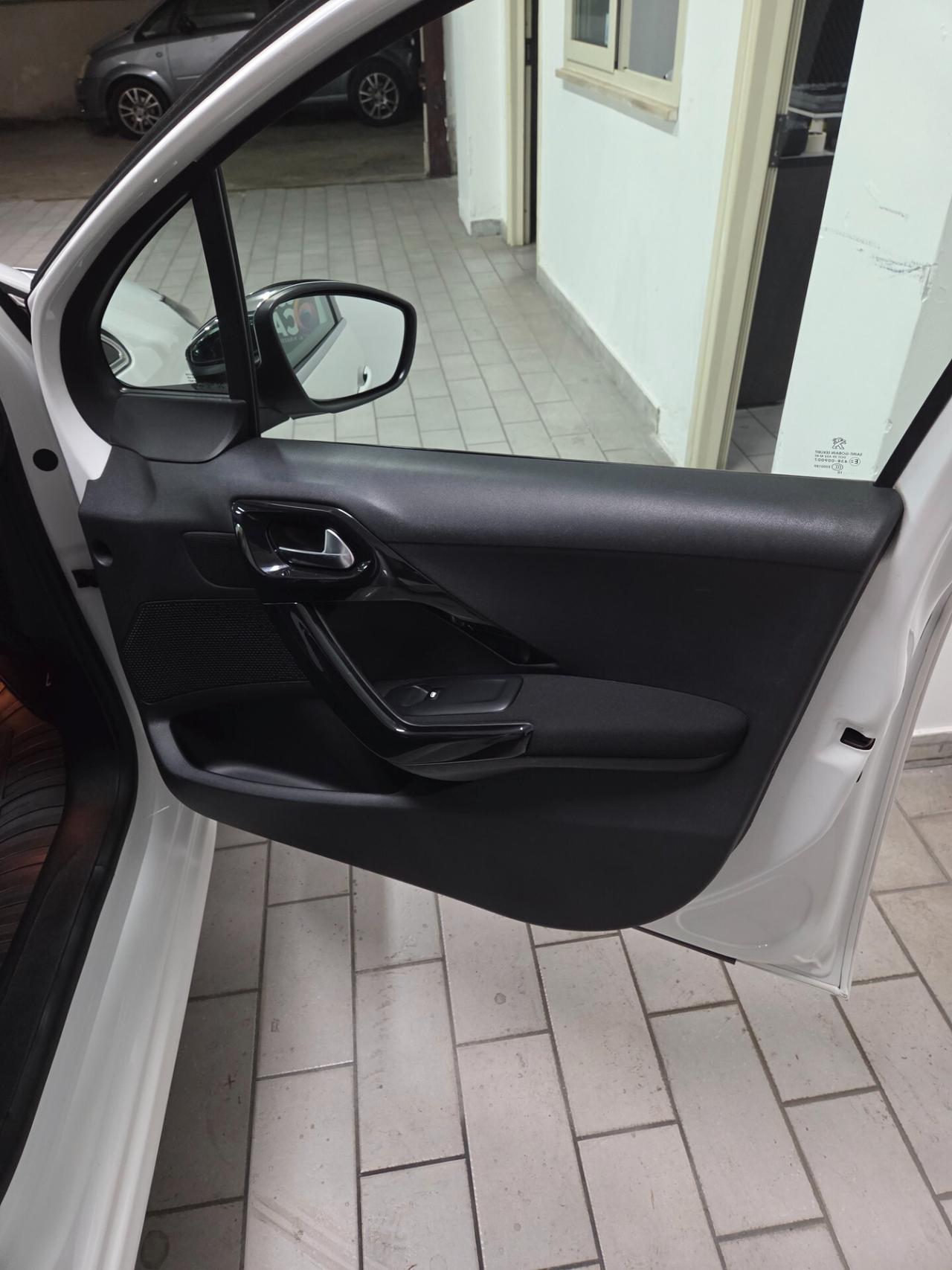 Peugeot 208 PureTech 82 5p. GPL Allure