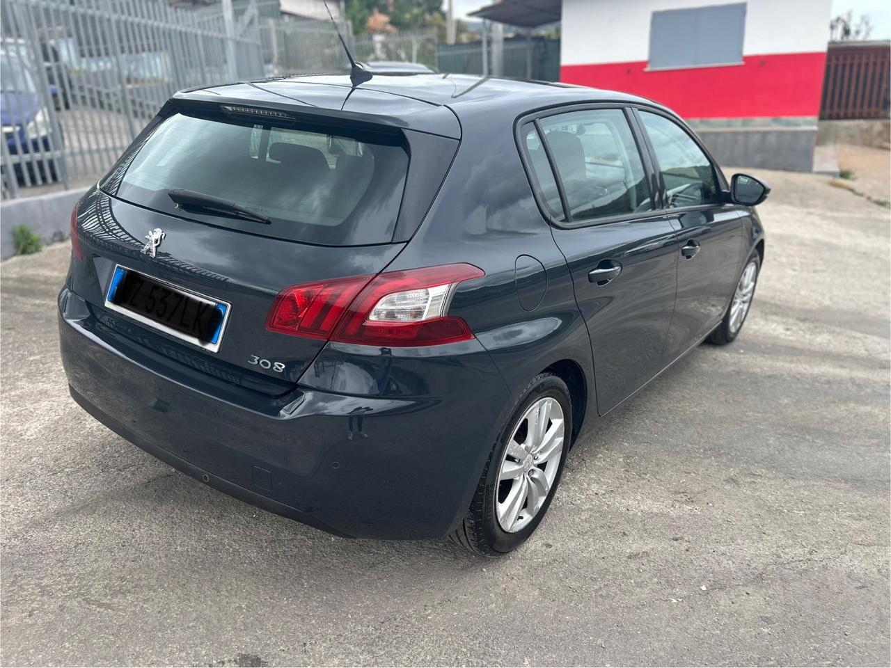 Peugeot 308 BlueHDi 100 S&S Business