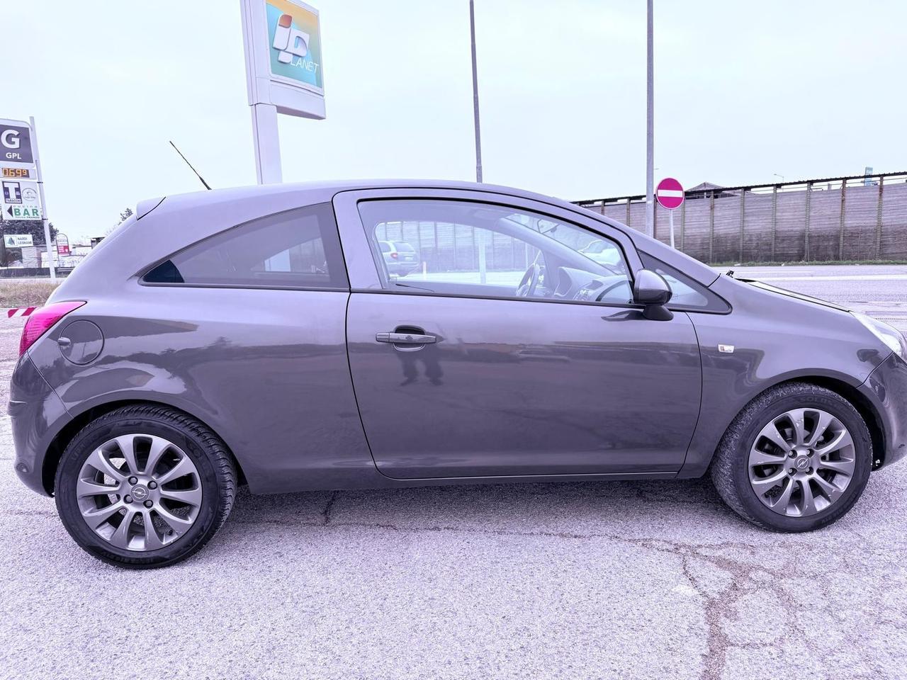Opel Corsa 1.2 3 porte Club Ok neopatentati