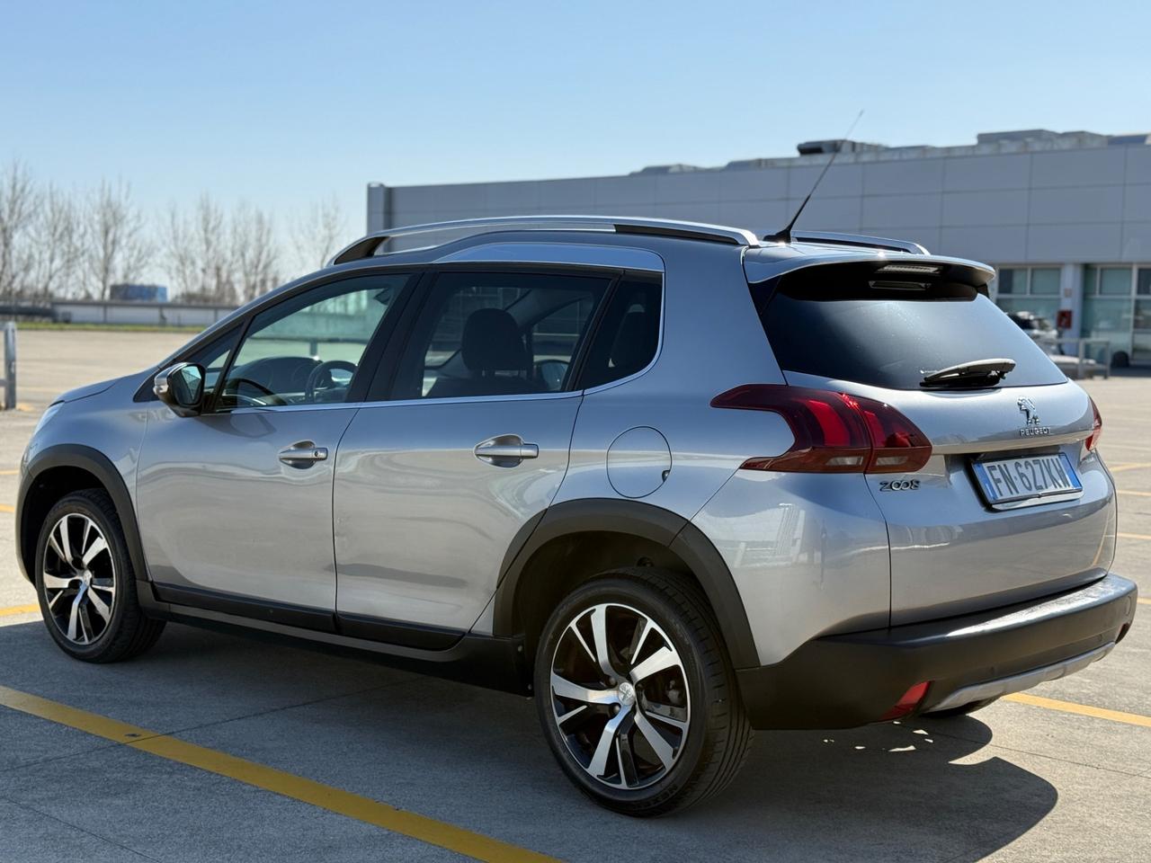 Peugeot 2008 1.2 Turbo Benzina 110 cv EURO 6B NEOPATENTATI