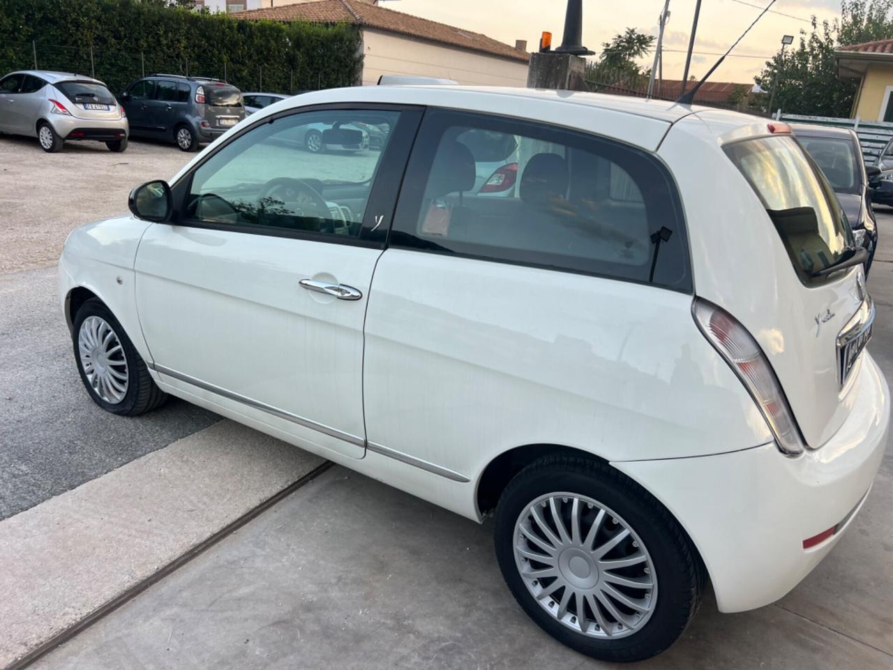 Lancia Ypsilon 1.2 69 CV Unyca garantita 12 mesi