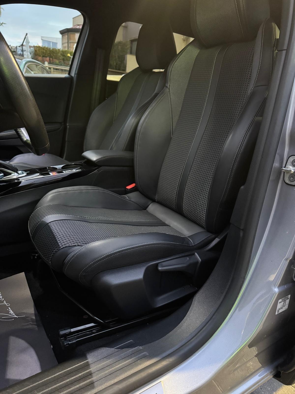 Peugeot 2008 BlueHDi 130 S&S EAT8 GT Pack