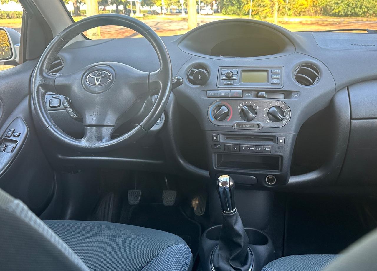 Toyota Yaris 1.0 5 porte