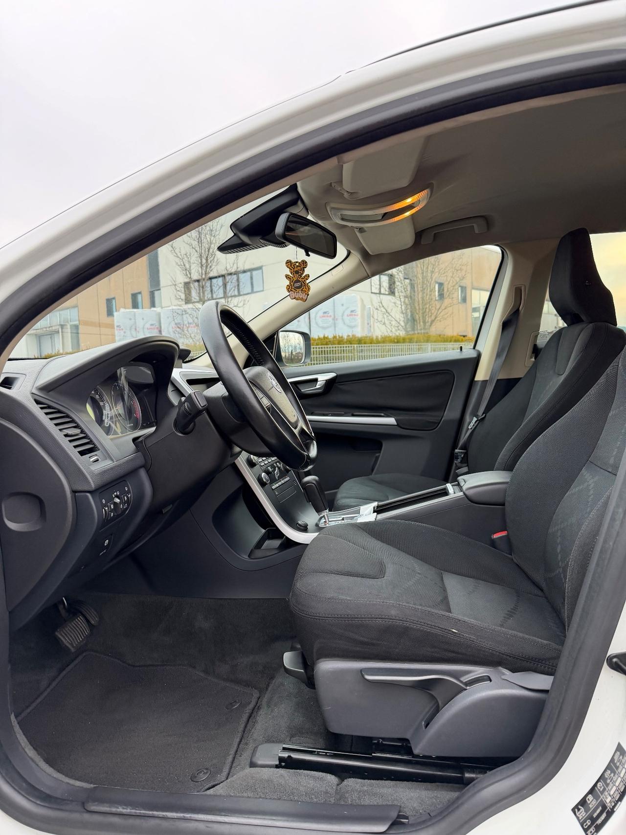 Volvo XC 60 XC60 D3 AWD Geartronic R-design