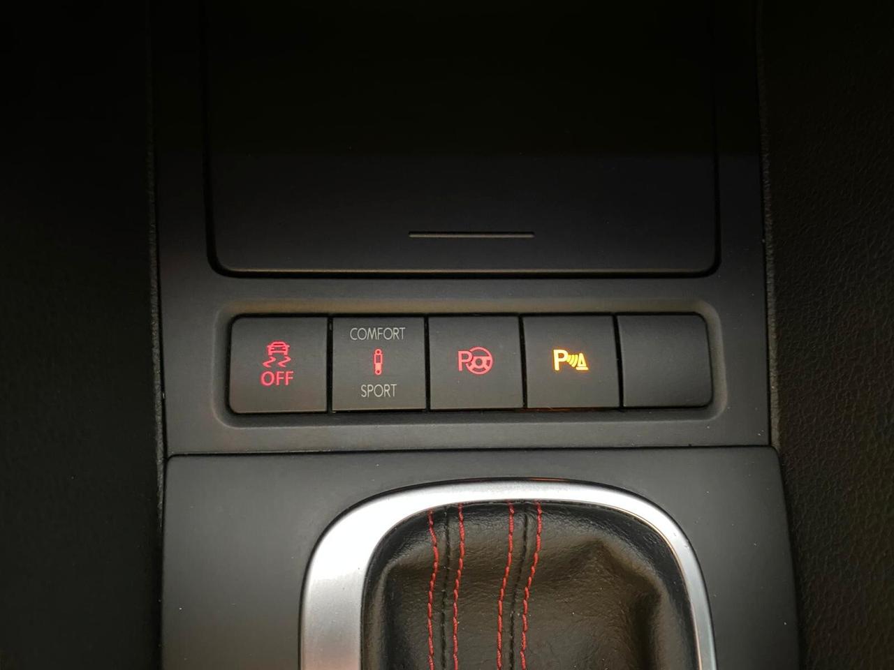 Volkswagen Golf GTI 2.0 TSI 3p.