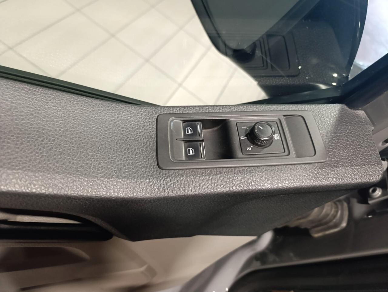 Volkswagen Caravelle DEL 2019 - DSG EURO 6 B GANCIO TRAINO -