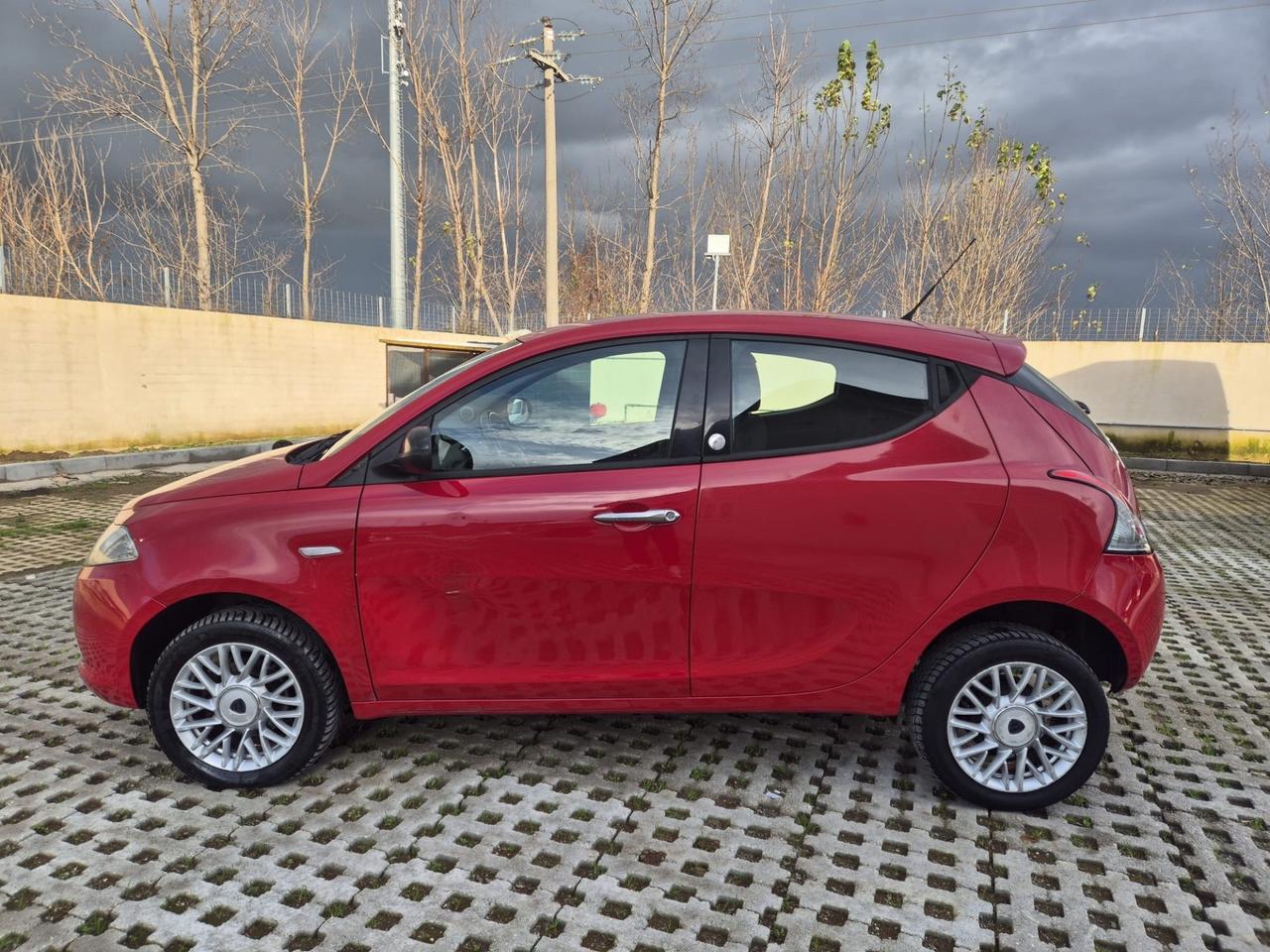 Lancia Ypsilon 0.9 TwinAir 85 CV 5 porte Metano Ecochic Gold