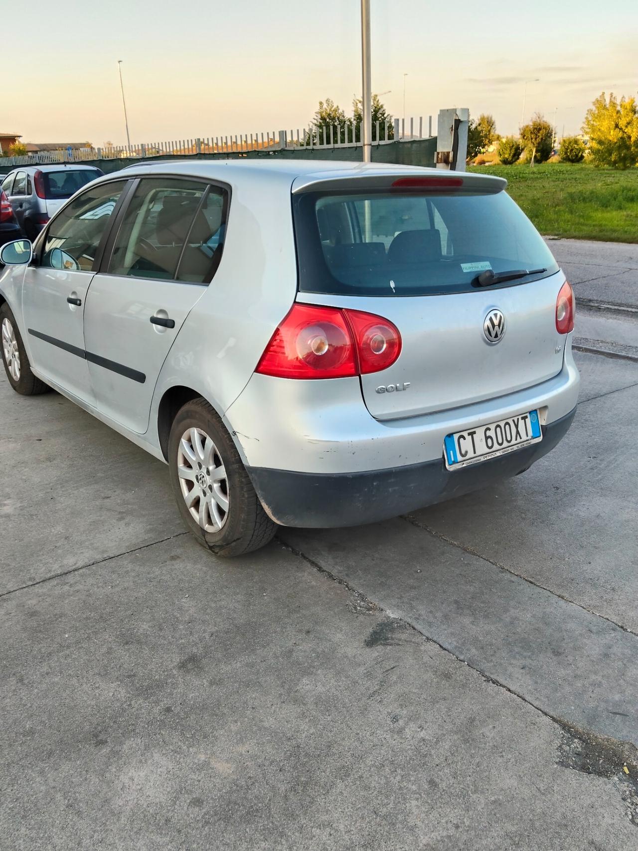 Volkswagen Golf 1.6 benzina 2005