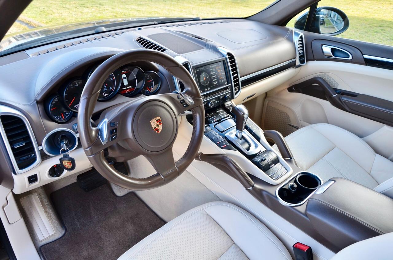 PORSCHE CAYENNE 3.0 V6 TDI 245cv TIPTRONIC, SERVICE BOOK PRESENTE, UFF ITALIANA, PELLE TOTALE, 21″, PERMUTE