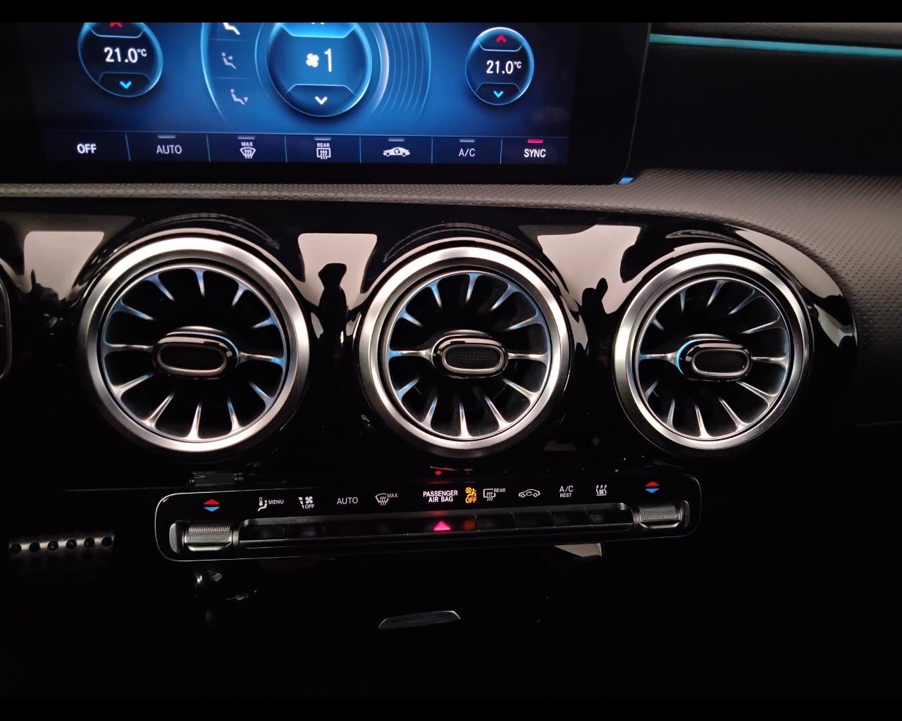 Mercedes-Benz Classe A - W177 2018 - A 250 e phev (eq-power) Premium auto