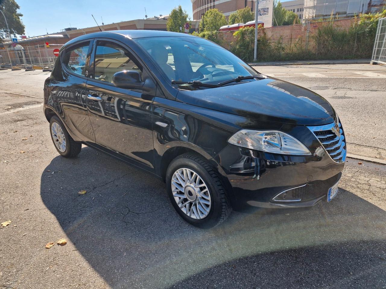 Lancia Ypsilon 0.9 TwinAir 85 CV 5 porte Metano Ecochic Elefantino