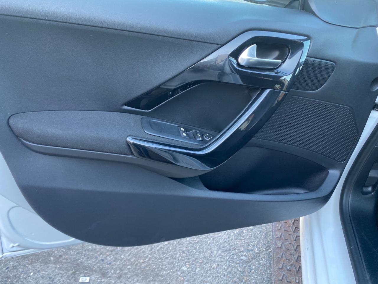 Peugeot 208 PureTech 82 5 porte Access