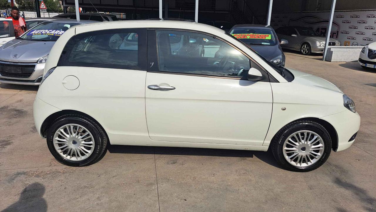 Lancia Ypsilon 1.3 Multijet 75 CV