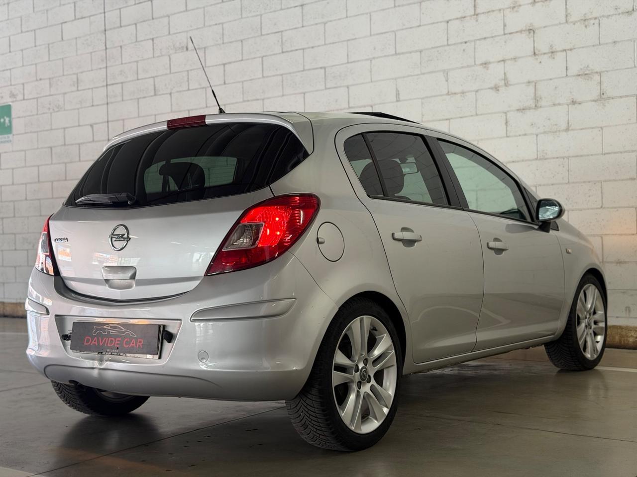 Opel Corsa 1.2 5 porte Club