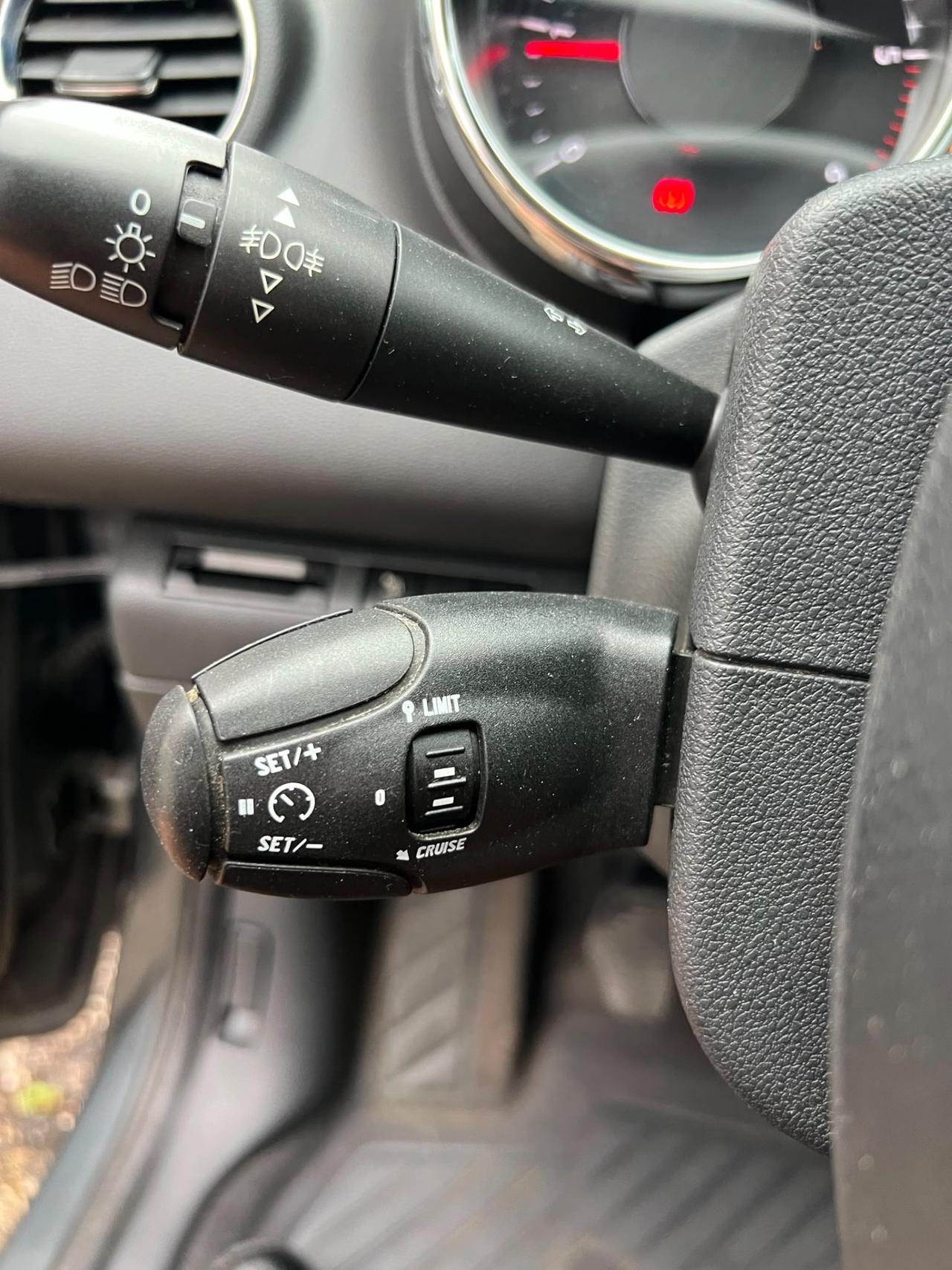 Peugeot 3008 1.6 HDi 110CV Business