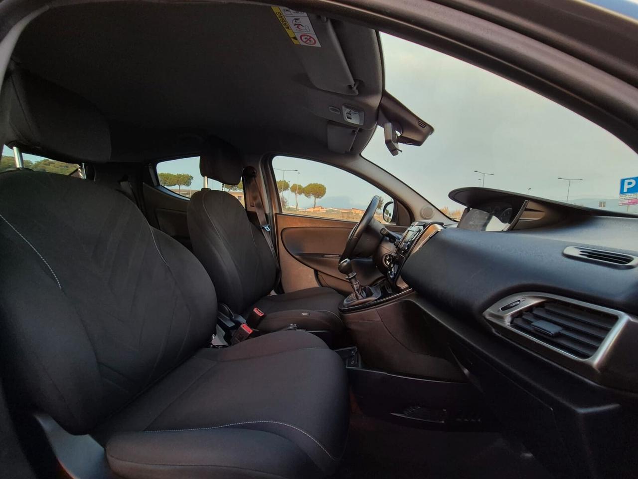 Lancia Ypsilon 1.0 FireFly 5 porte S&S Hybrid Ecochic Gold