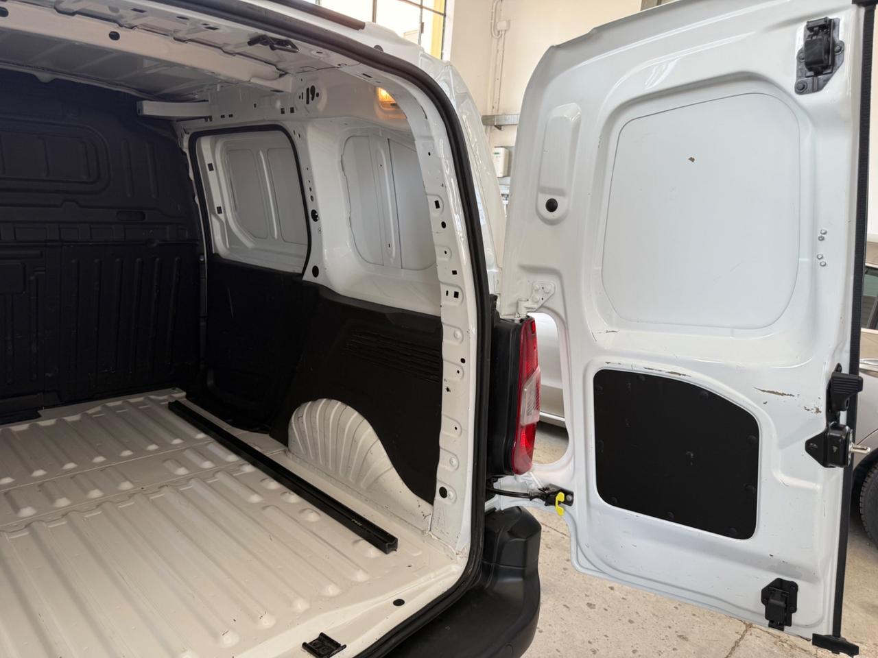 Opel Combo Cargo 1.5 Diesel 130CV S&S AT8 PC 1000kg Edition