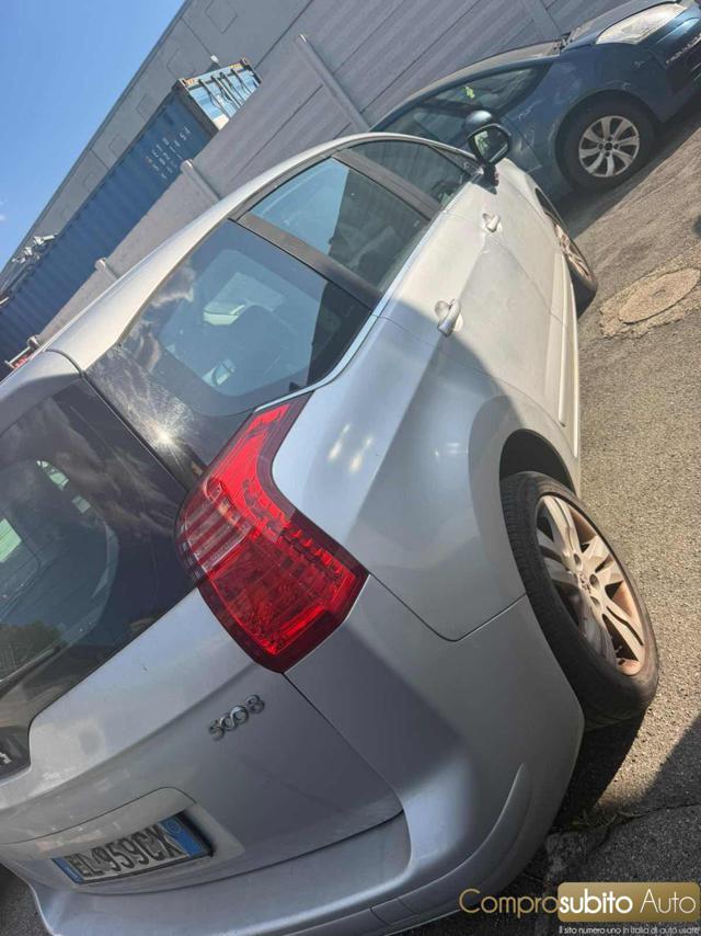 PEUGEOT 5008 1.6 HDi 7 POSTI