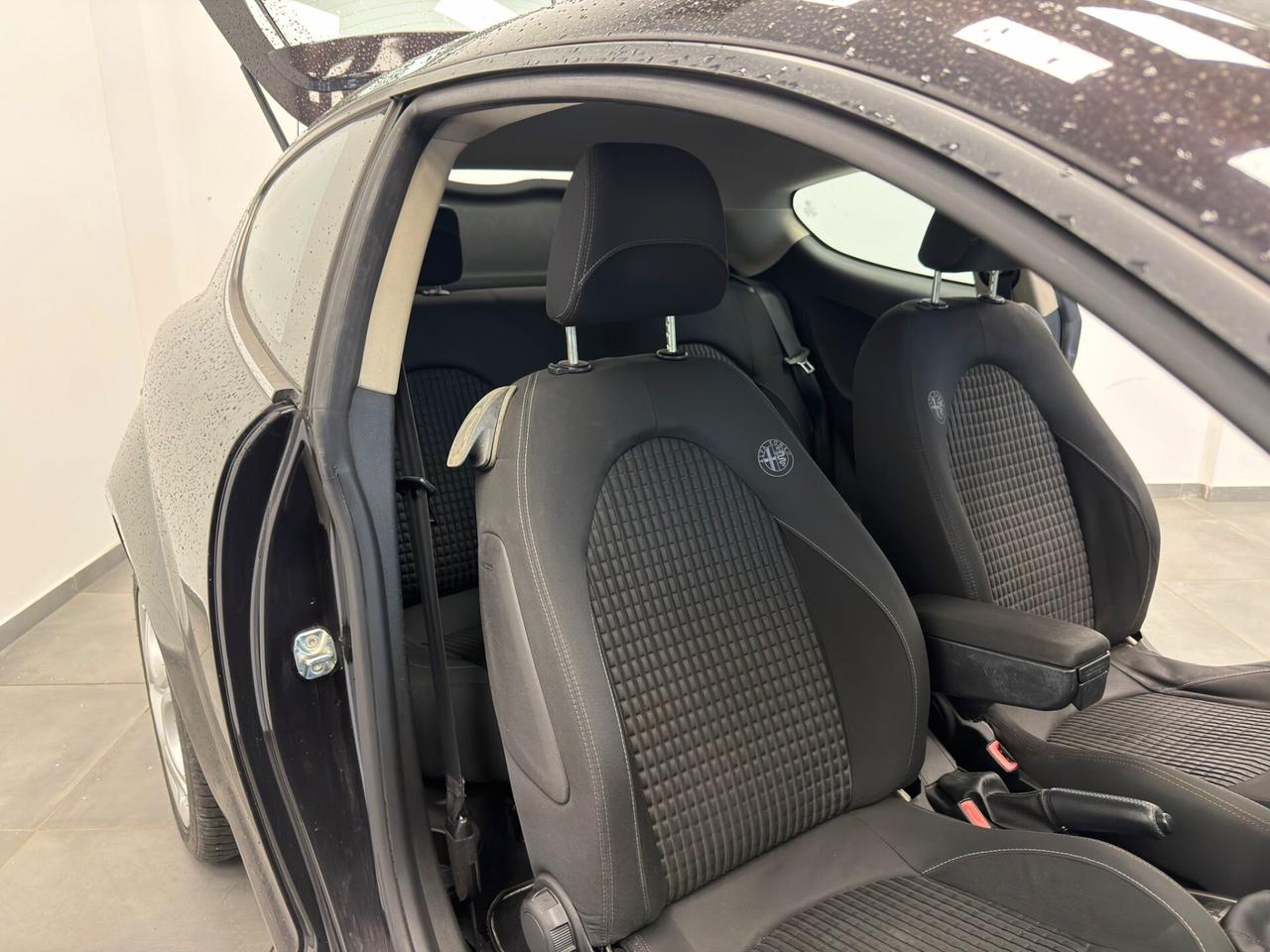 Alfa Romeo MiTo 1.6 JTDm 16V Distinctive Sport Pack