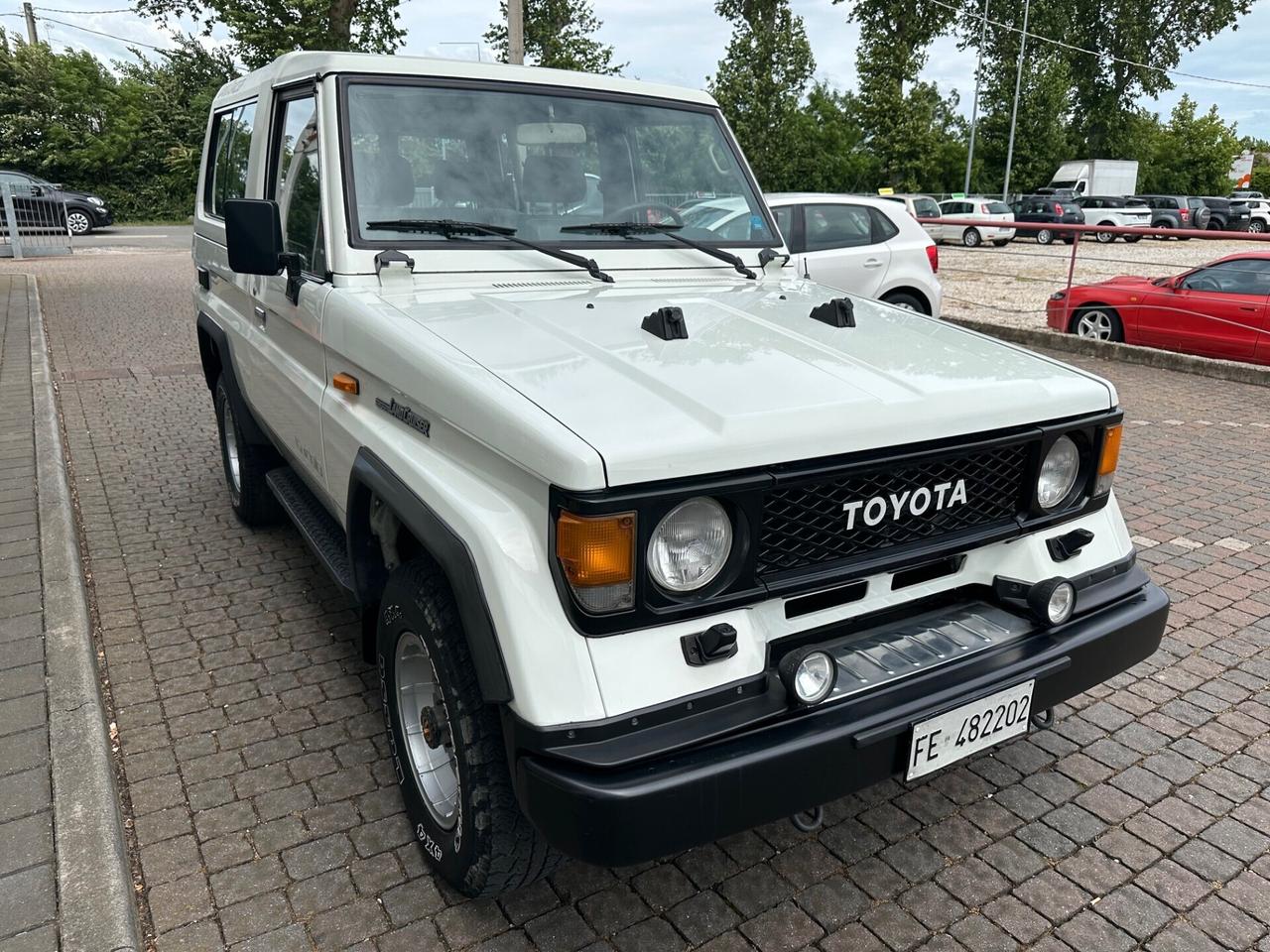 Toyota Land Cruiser II 2.4 turbodiesel SW LJ73 LX cabrio