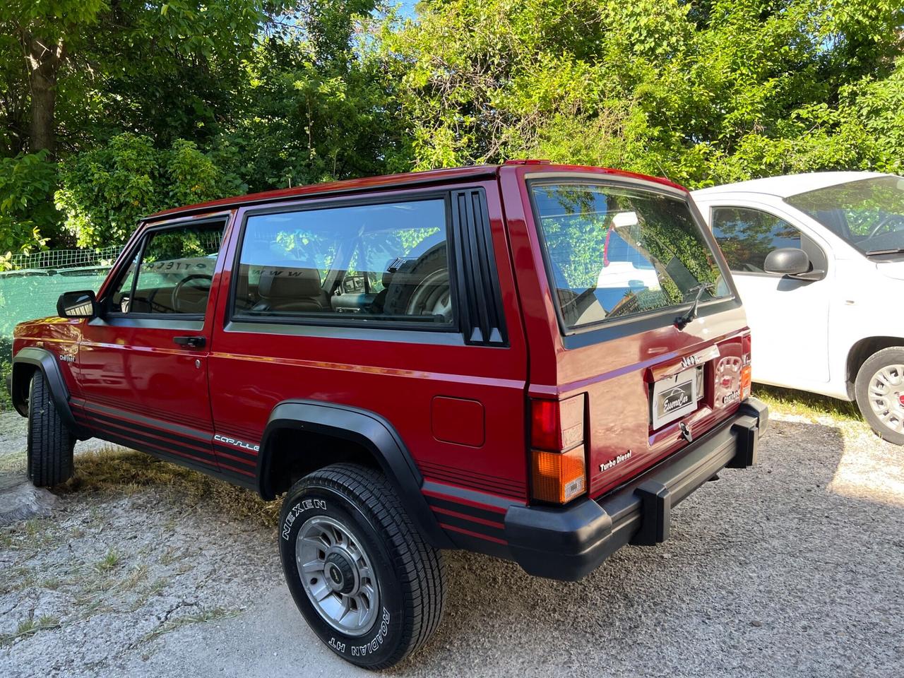 Jeep Cherokee 2.1 turbodiesel 3 porte posti2