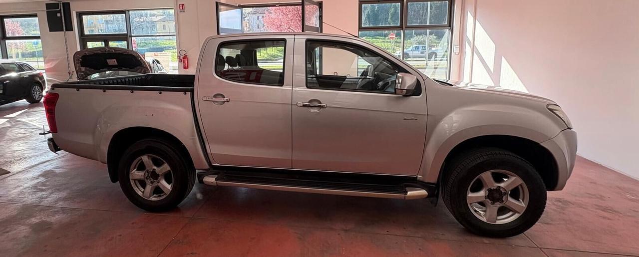 ISUZU PICK-UP D-MAX POSTI 5 DOPPIA CABINA Diesel 2.5 CV 163 Con Km 196.696 CANCIO TRAINO garanzia 12 mesi