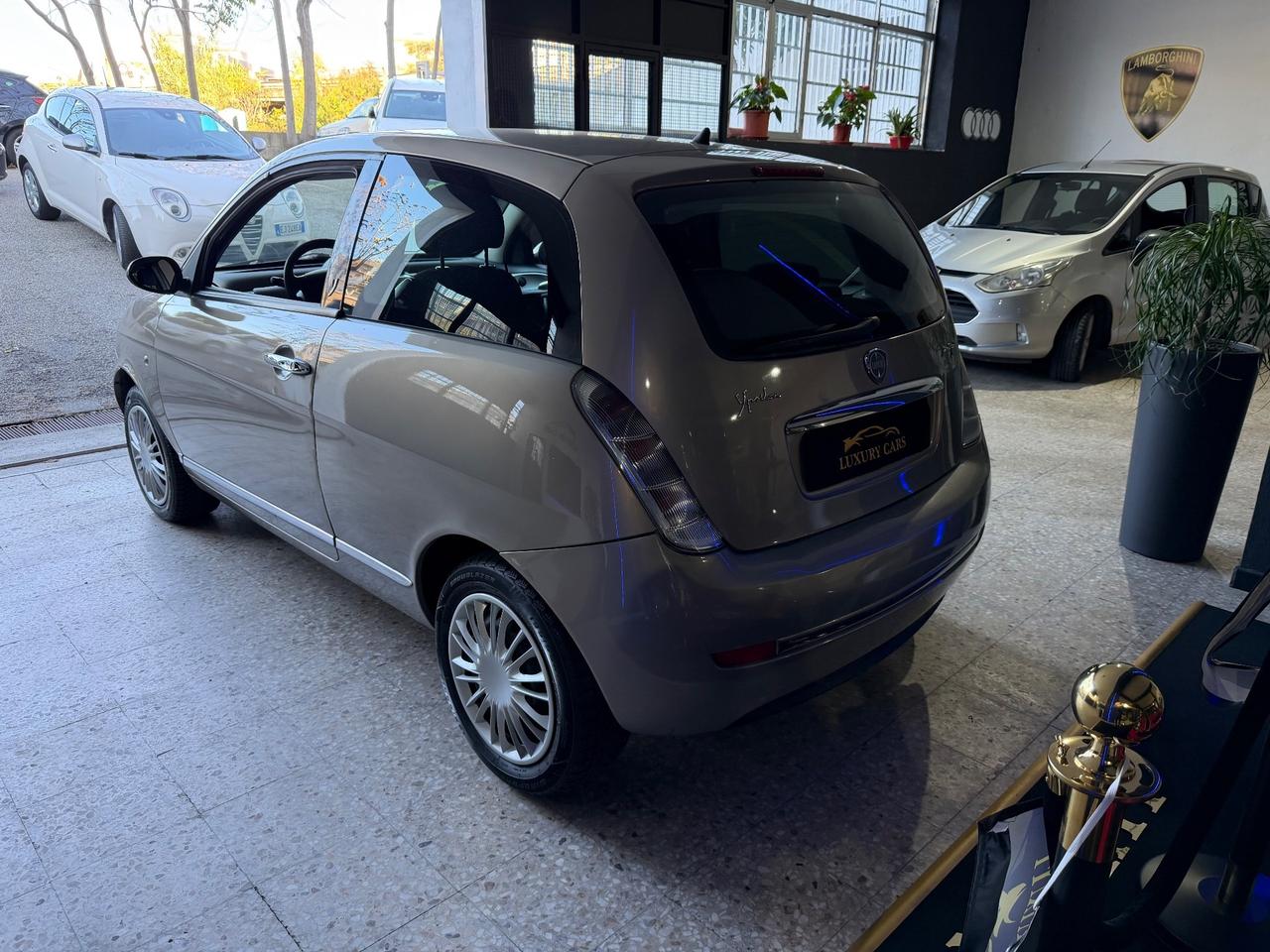 Lancia Ypsilon 1.3 MJT 75 CV Neopatentati