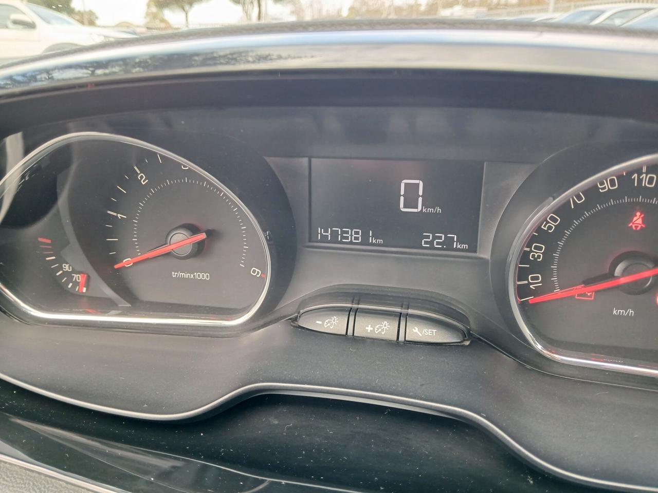 Peugeot 208 1.4 HDi 68 CV 5 porte Allure