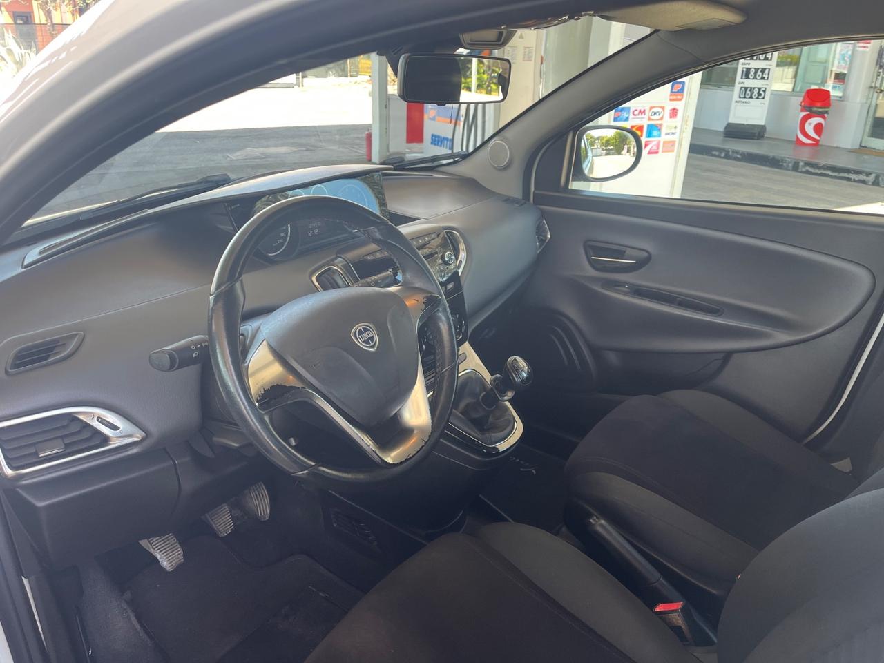 Lancia Ypsilon 0.9 TwinAir 85 CV 5 porte Metano Ecochic Gold