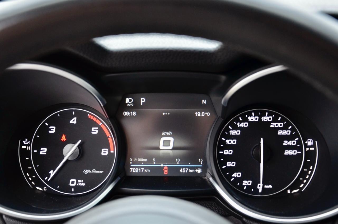 ALFA ROMEO STELVIO 2.2 TD EXECUTIVE Q4 210cv AUTO, EURO 6D, FARI LED, NAVI, RETROCAMERA, PERMUTE