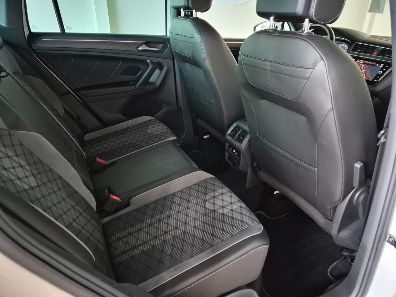 Volkswagen Tiguan 1.5 TSI R-LINE 150CV DSG LED NAVI C.19" APPLE CAR PLAY/ANDROID AUTO AMBIENT LIGHT KEYLESS ACC WIRELESS COCKPIT PRO