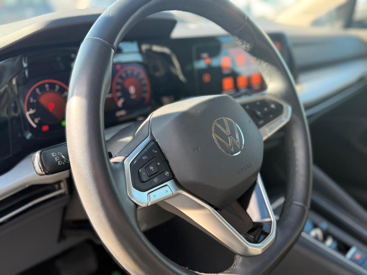 VW GOLF 8 1.0 HY DSG LIFE - KM 20.000 - AZIENDALE