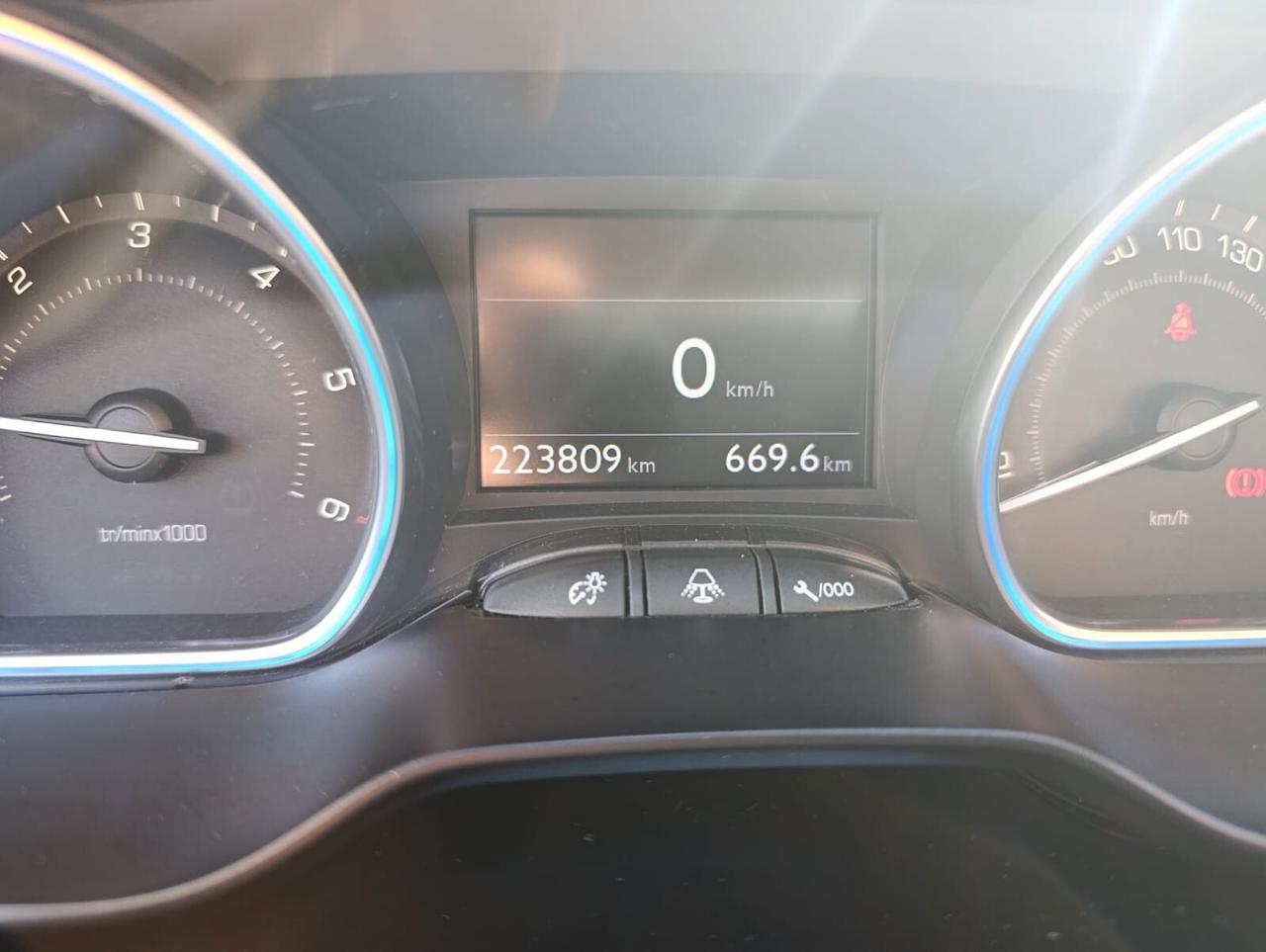 Peugeot 2008 1.6 e-HDi Allure 2014