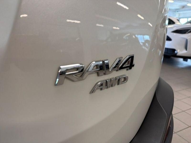 Toyota RAV4 2WD 2.0 D-4D (124CV) MT STYLE WHITE EDITION