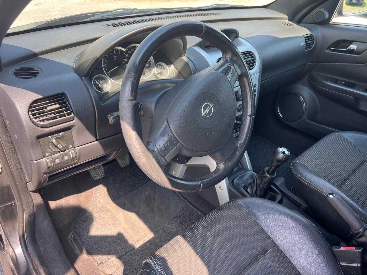 Opel Tigra TwinTop 1.4 16V Sport