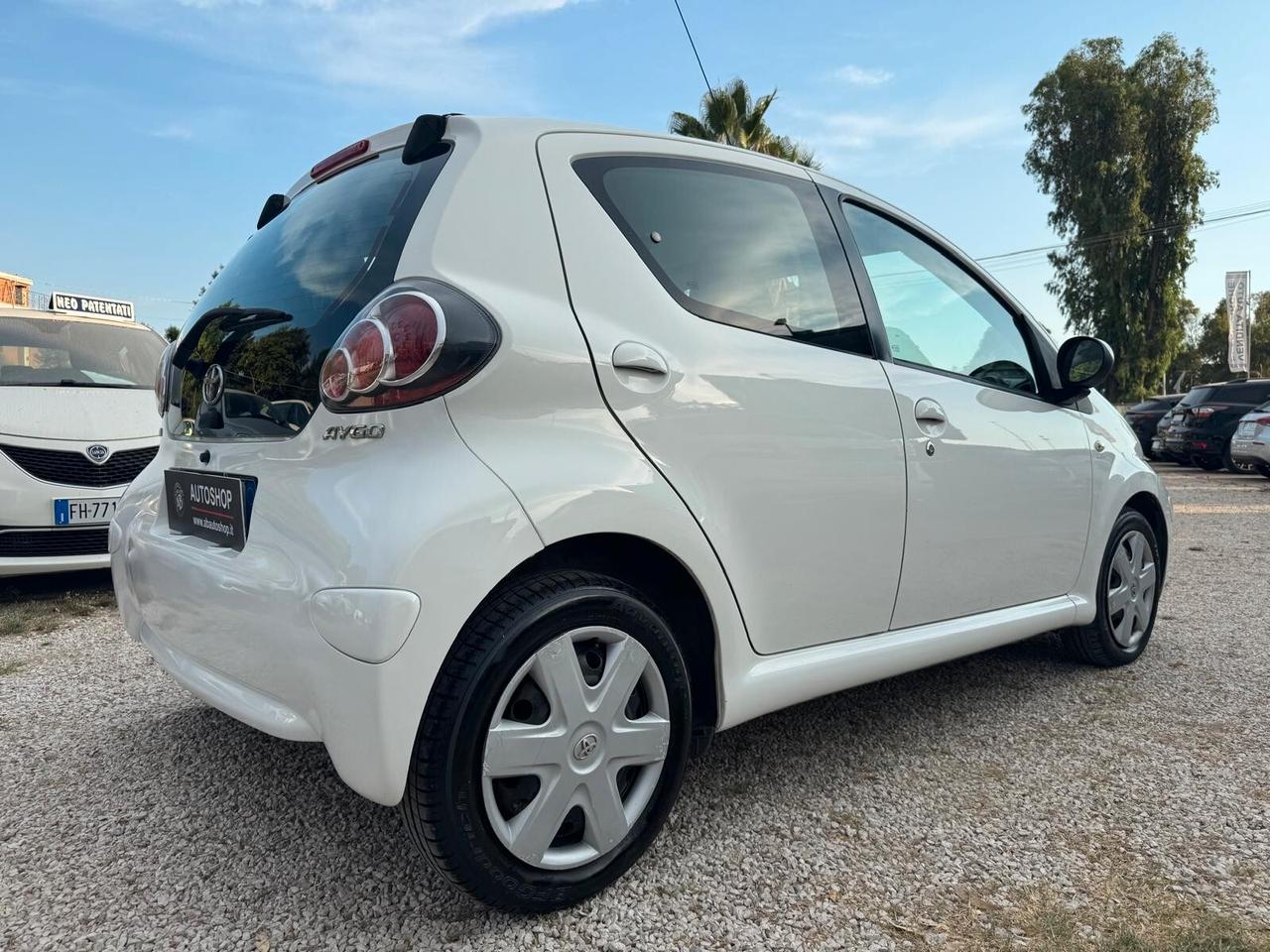 TOYOTA - Aygo - 12V VVT-i 5 porte Deep Ocean Connect - NEOPATENTATI - FINANZIABILE
