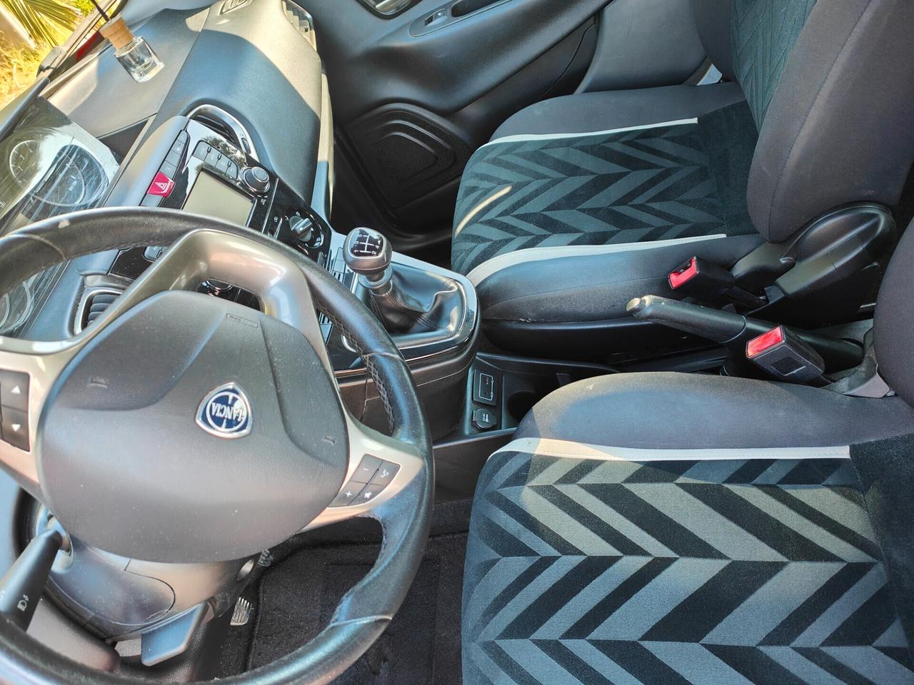 Lancia Ypsilon 1.2 69 CV 5 porte Silver