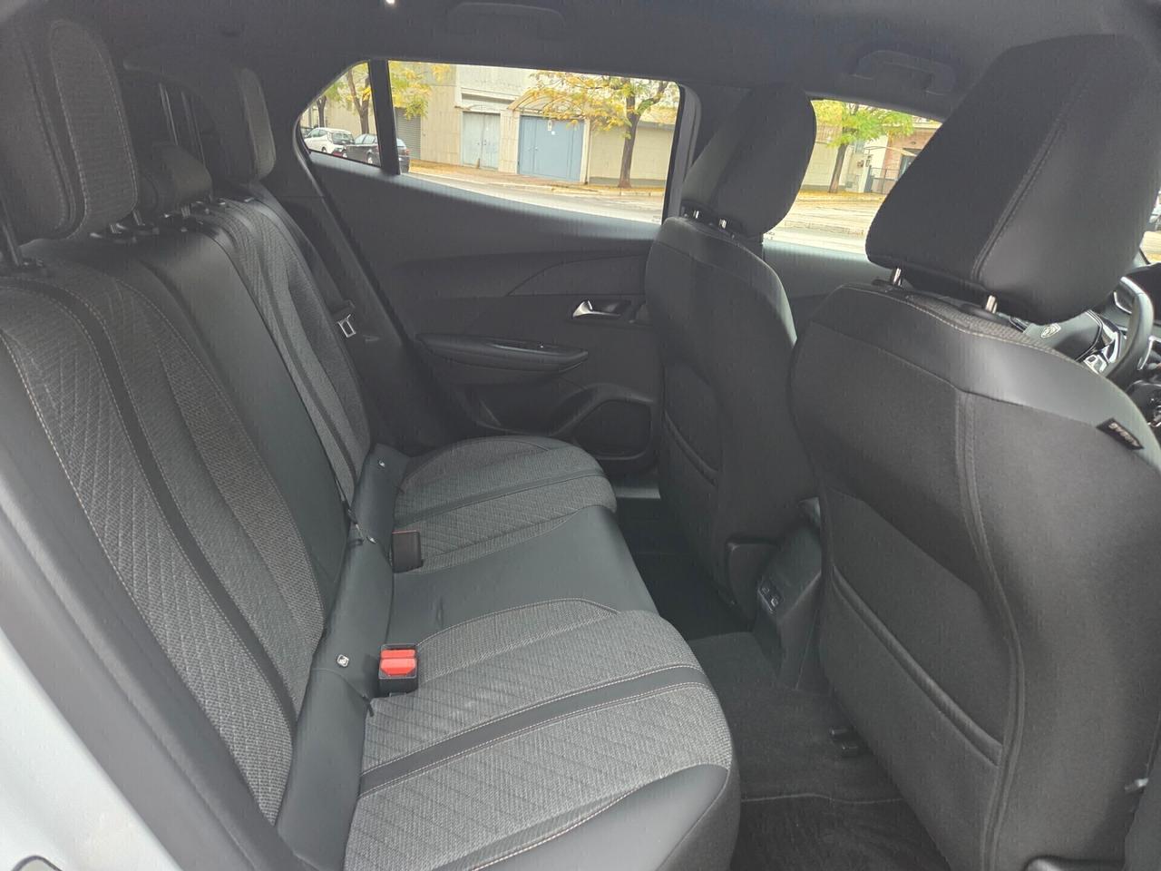 PEUGEOT 2008 ALLURE 130 EAT8 1/2024 RESTYLING