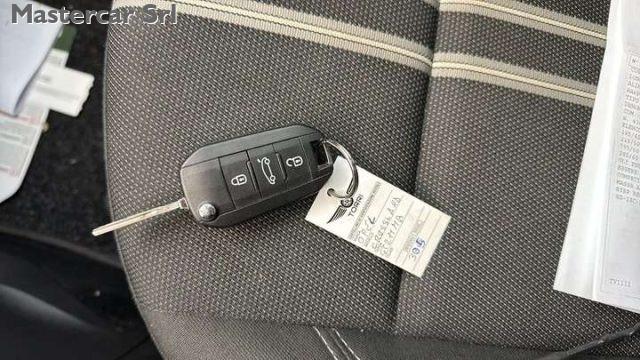 OPEL Crossland NEOPATENTATI 1.2 Elegance 130cv at6 TG : GT211MB