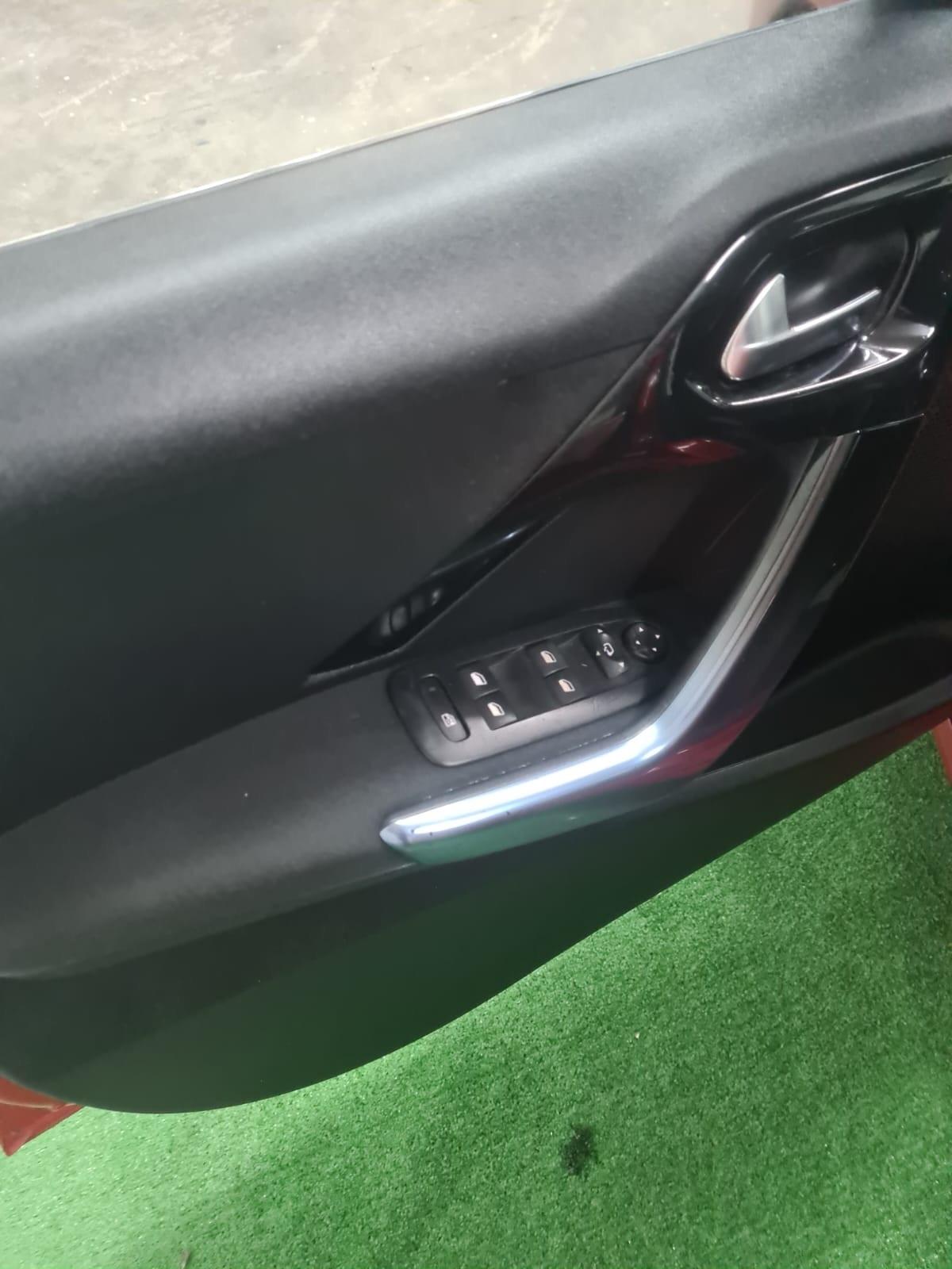 Peugeot 208 1.2 VTi 82 CV 5 porte Allure