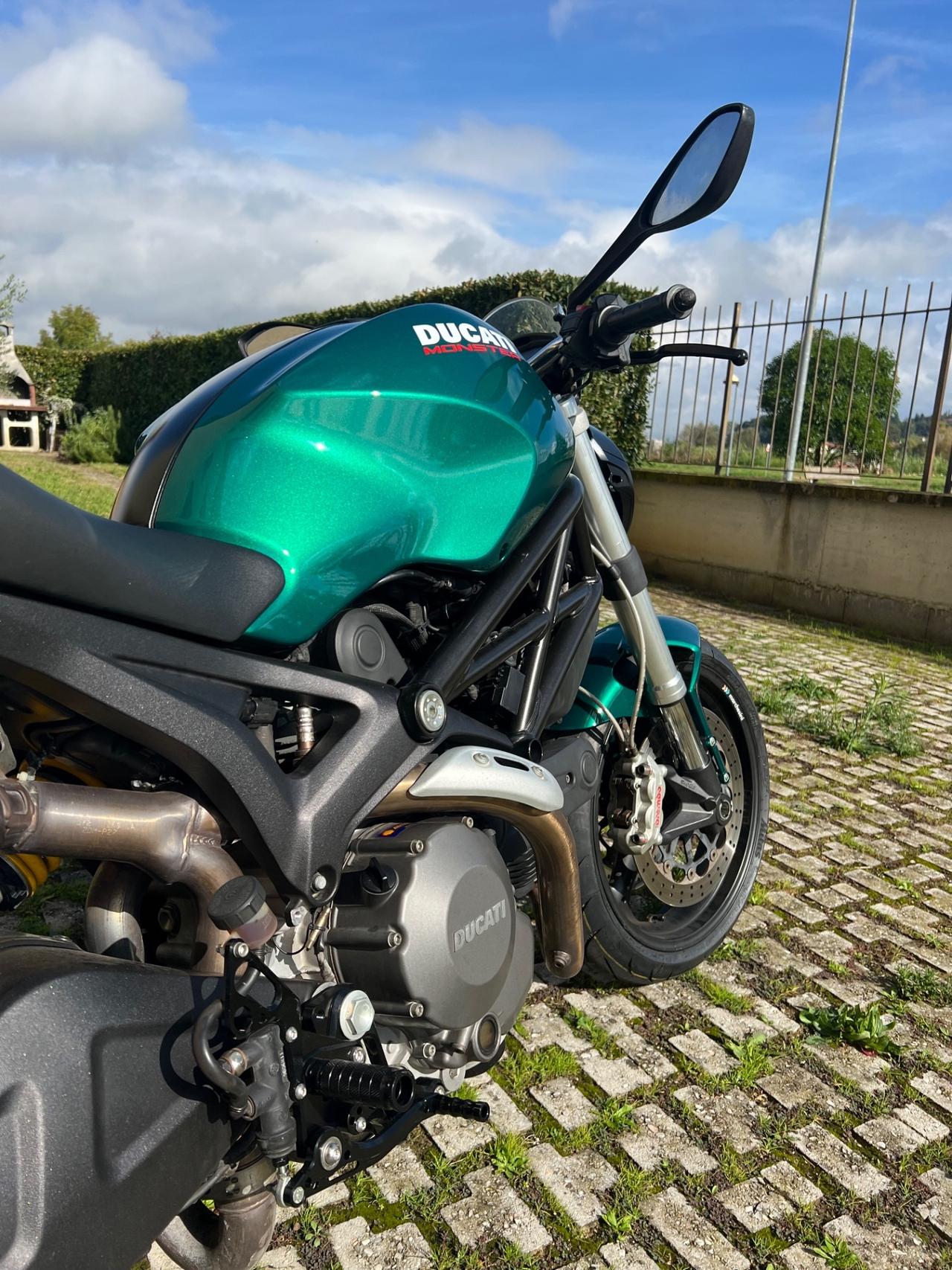 Ducati Monster 696