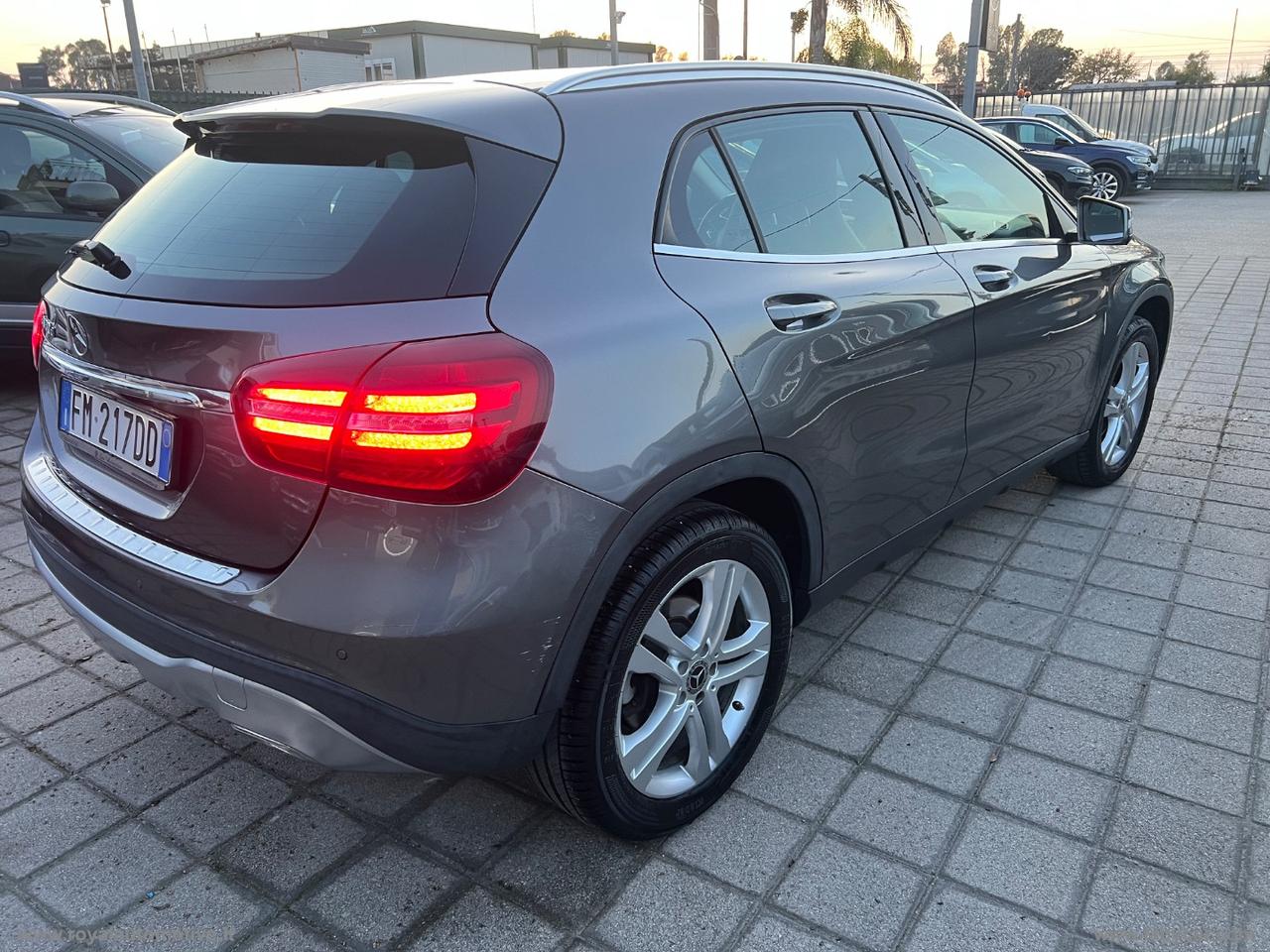 MERCEDES-BENZ GLA 180 Sport