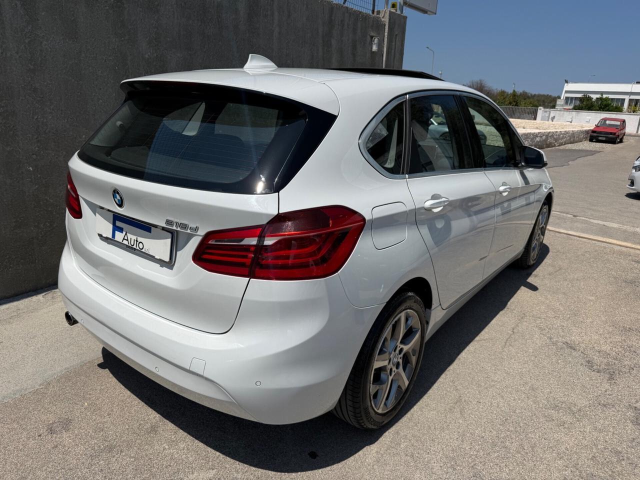 Bmw Active Tourer 218d Luxury,TETTO APRIBILE,PELLE,NAVI,CLIMATRONIC BIZ.,ECC…