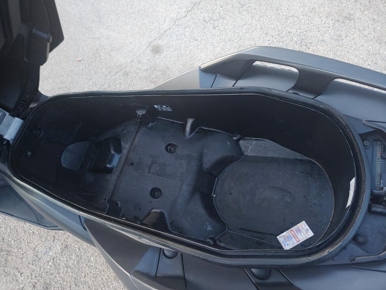 Yamaha X-Max 300 permuta auto/moto