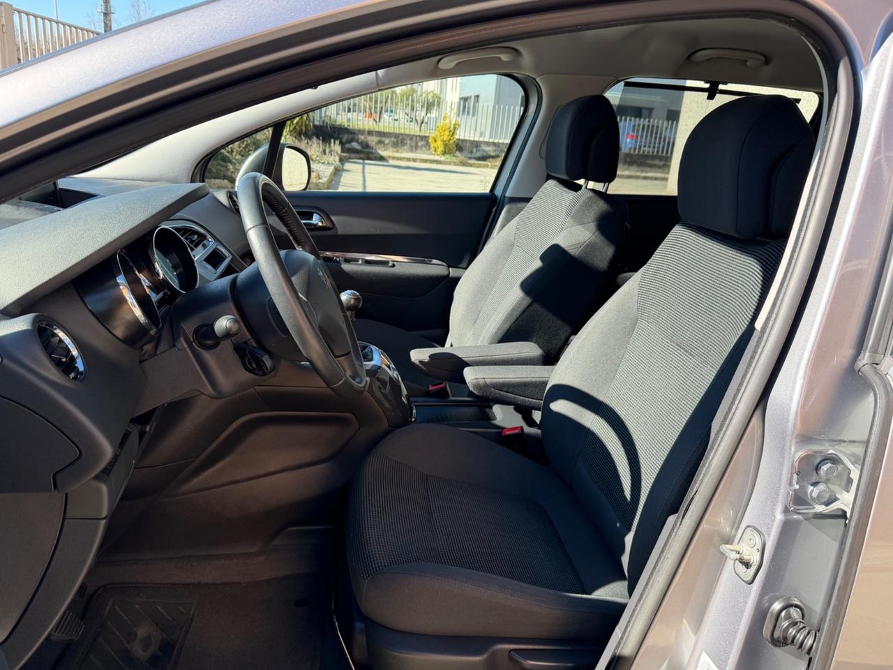 Peugeot 5008 1.6 HDi 115CV Business