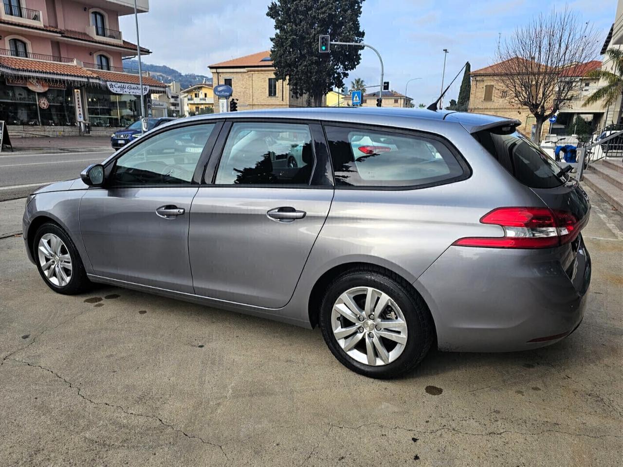 Peugeot 308 BlueHDi 120 EAT6 SW Business
