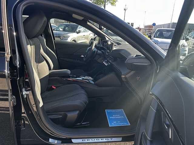 Peugeot 208 1.2 Hybrid 100cv E-DCS6 GT + NAVI KM ZERO