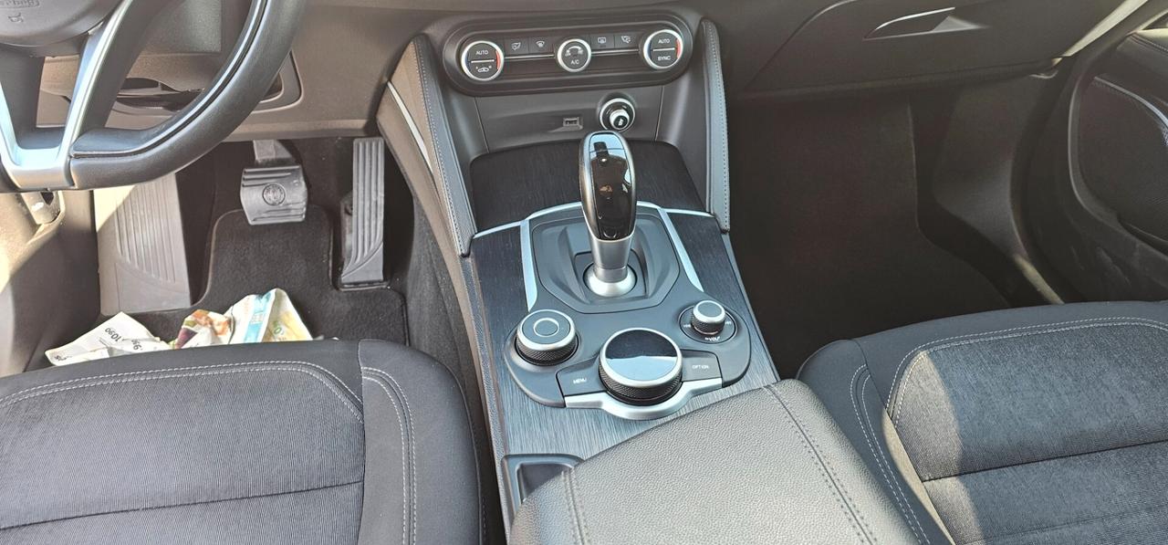 Alfa Romeo Stelvio 2.2 Turbodiesel 160 CV AT8 RWD Sport-Tech