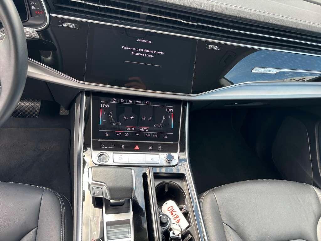 Audi Q8 SUV 45 TDI quattro tiptronic S line edition 2024 / KM 52.000 IVA ESPOSTA Tua a solo 599 Euro al mese